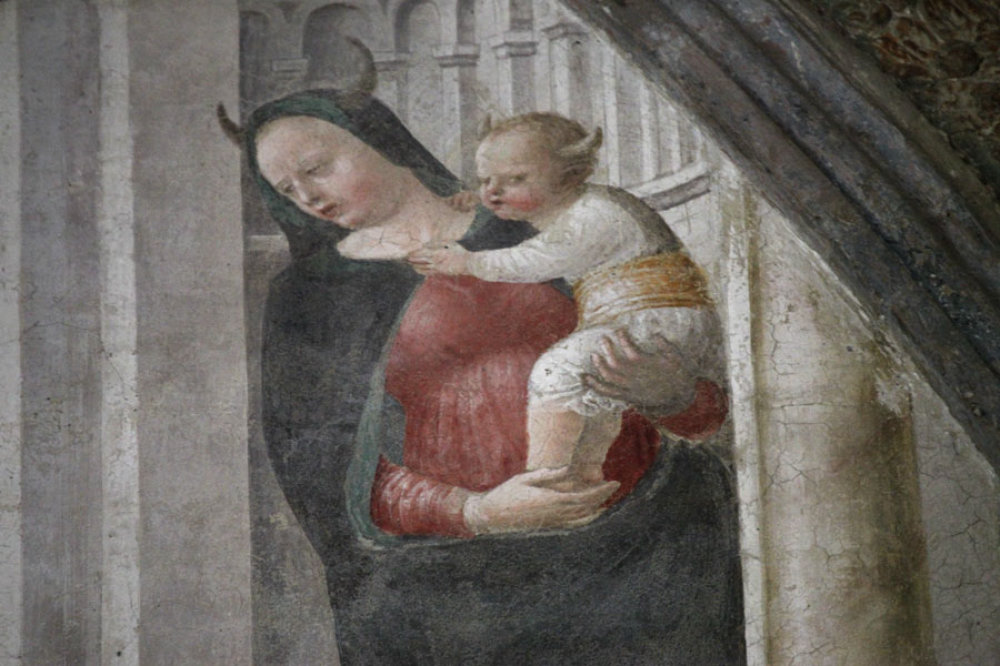 Madonna mit Kind mit Teufelshörnern in der Portinari Kapelle 