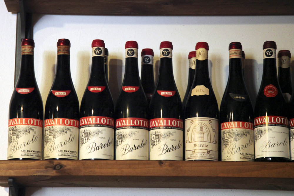 Die ersten Flaschen der Marke Cavallotto, beginnend mit 1948