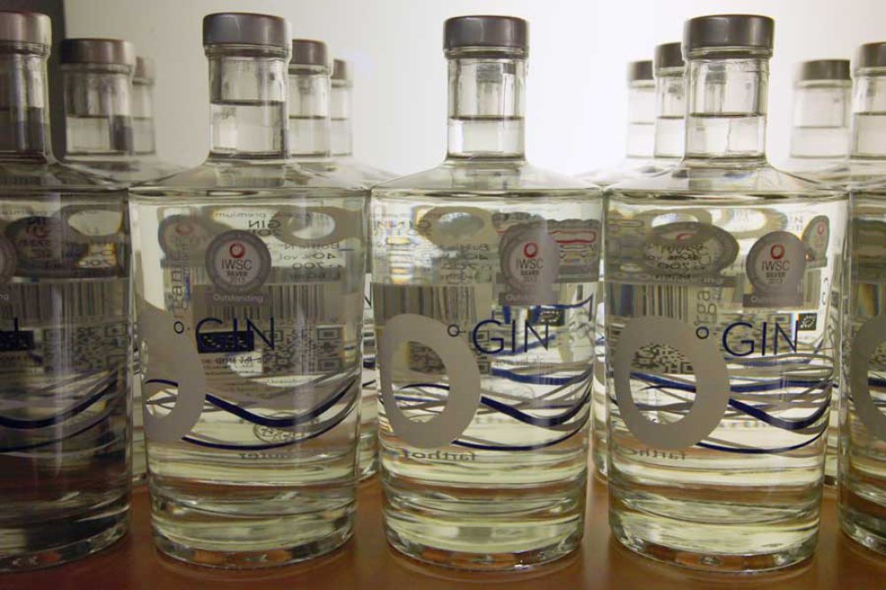 Organic Premium Gin, von der IWSC mit Silver Outstanding bewertet
