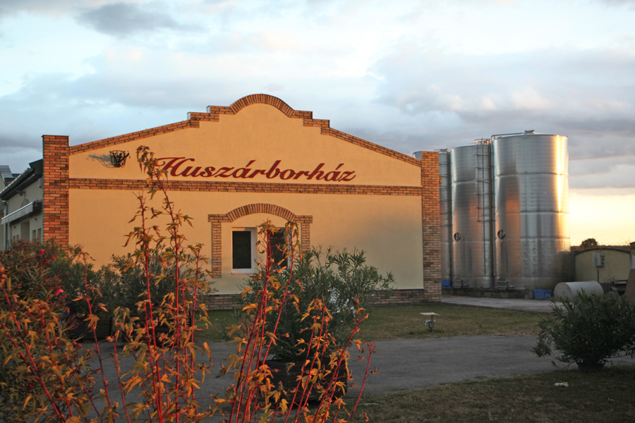 Das Weingut von Istvan Huszár in Pinzefalu