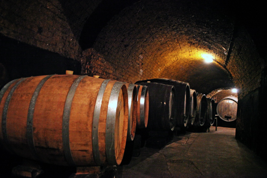 Uralte Kellerröhre im Hof des Weinguts Jungmayr