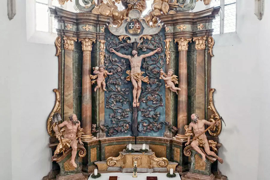 Kunsthistorisch bemerkenswerter Altar von Giovanni Giuliani © Freigut Thallern