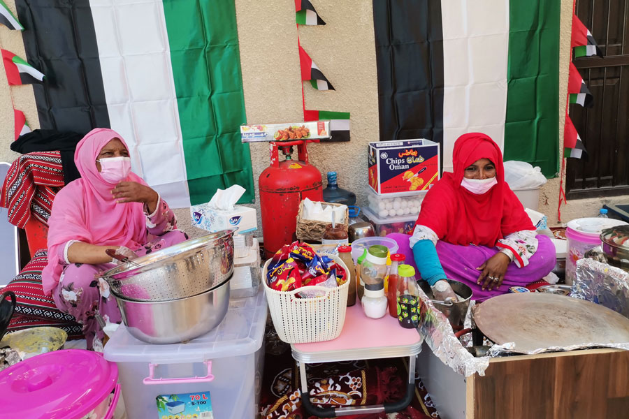 Frauen bei ihrem Handwerk im Viertel Al Fahidi 