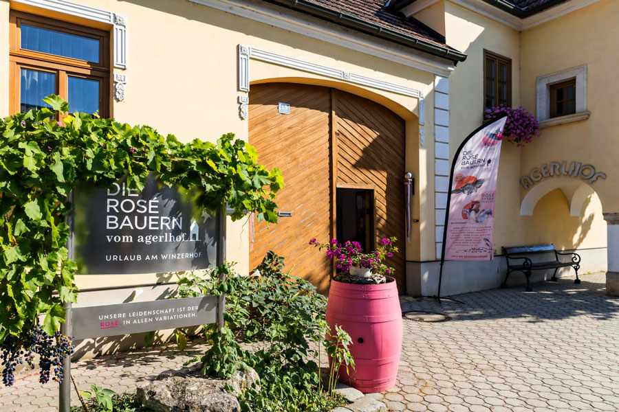 Das Tor zum agerlhof in Jois © agerlhof  